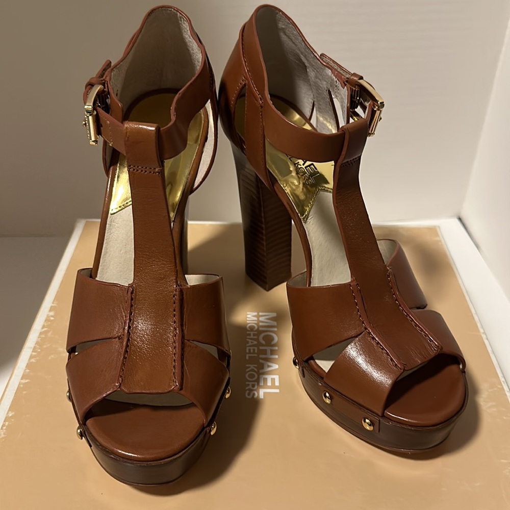 Michael Kors Beatrice Platform Leather in Luggage color Size 7- NIB